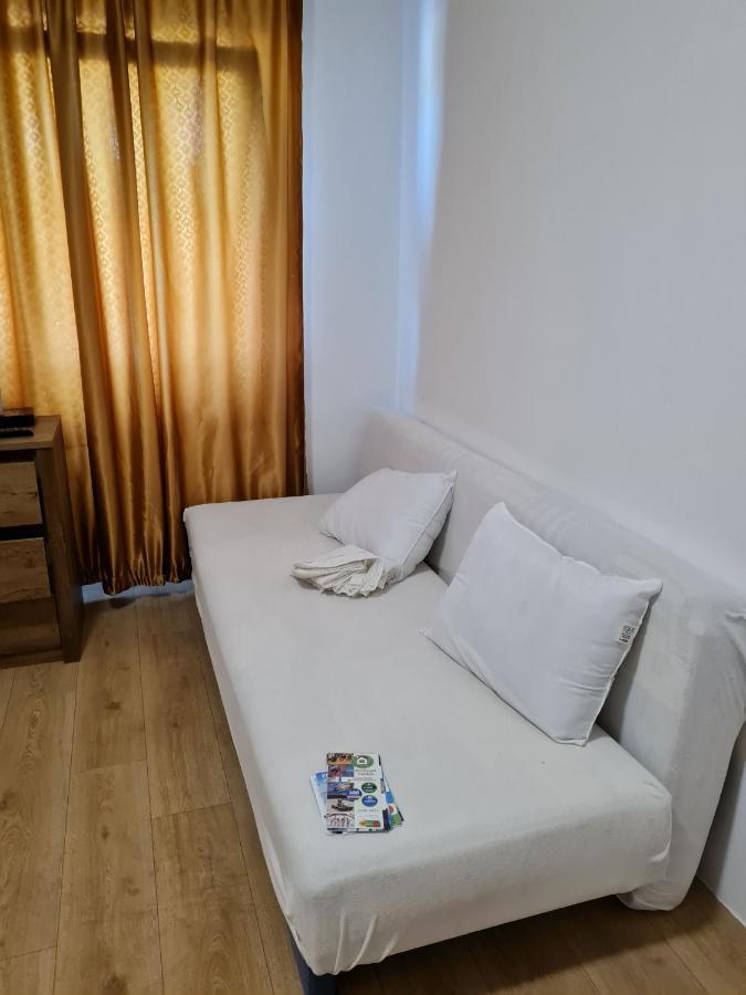 فندق Kakasdombi Apartman Balatonszabadi Fürdőtelep الغرفة الصورة